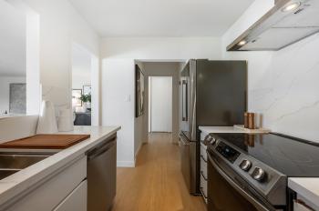 930 Peninsula #405 is a 2 bd, 2ba condo, listed by The Sharp Group, a luxury real estate group that serves Hillsborough, San Mateo, Burlingame and the Peninsula. 