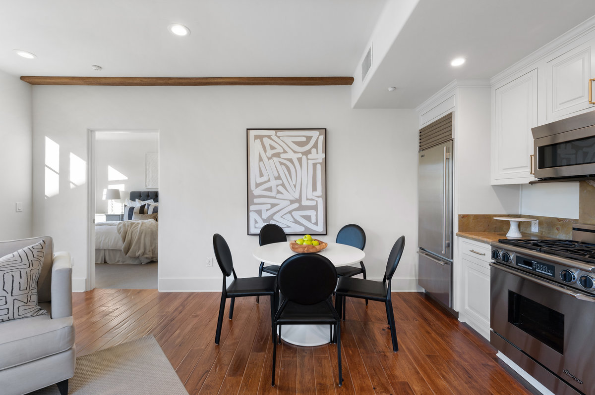 141 West 3rd Avenue is an immaculate 1 bedroom condo in the heart of San Mateo's Baywood Neighborhood
