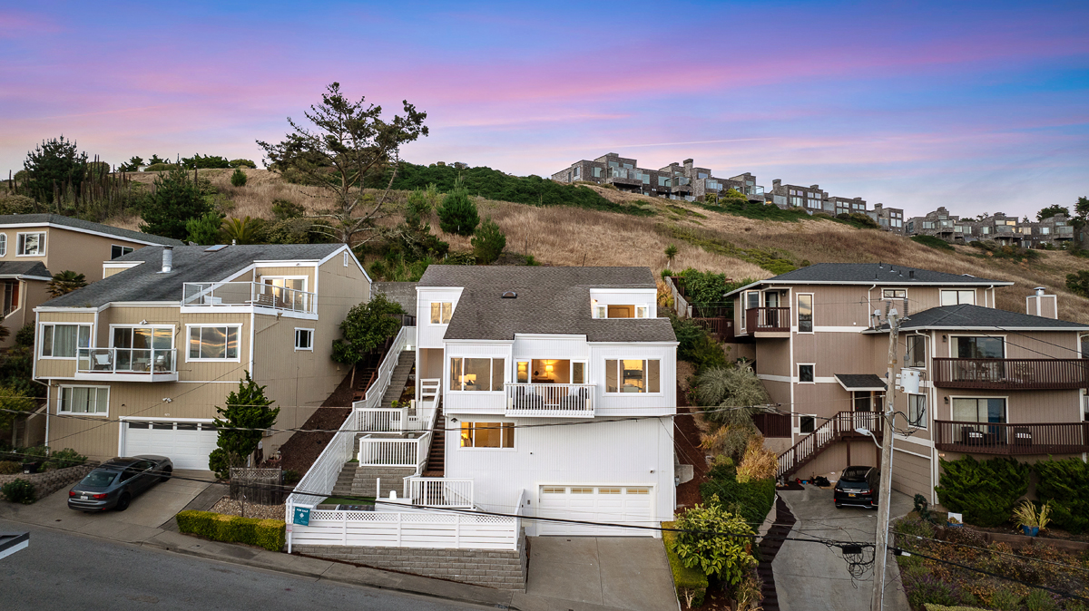 435 Farallon Avenue is an expansive home in Pacifica with stunning ocean views