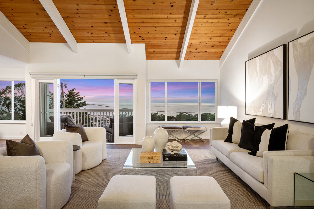 435 Farallon Avenue is an expansive home in Pacifica with stunning ocean views