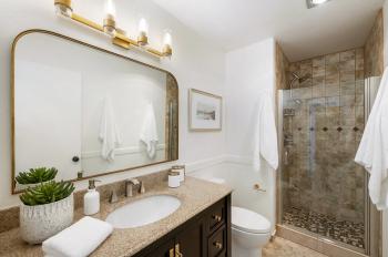 1685 Bayridge Way #212 is a 2 bed, 2 bath condo in San Mateo. 