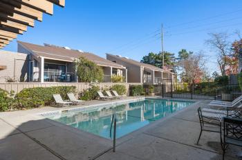 1685 Bayridge Way #212 is a 2 bed, 2 bath condo in San Mateo. 