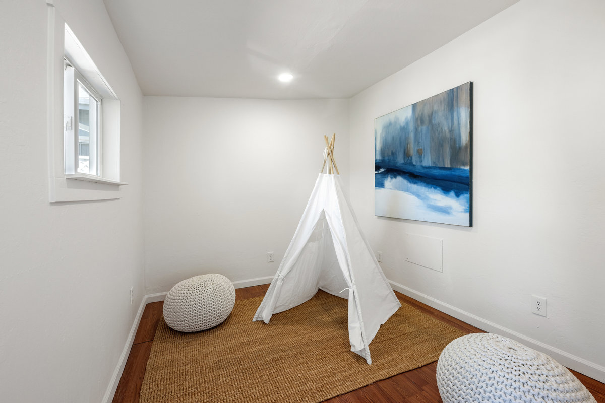 609 Fallon Avenue is a 3 bedroom, 1 bathroom house in San Mateo.