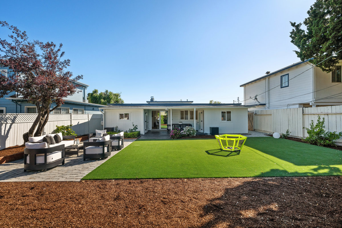 609 Fallon Avenue is a 3 bedroom, 1 bathroom house in San Mateo.