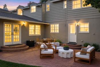 39 El Cerrito Avenue is a 3 bedroom, 2.5 bathroom home in San Mateo.