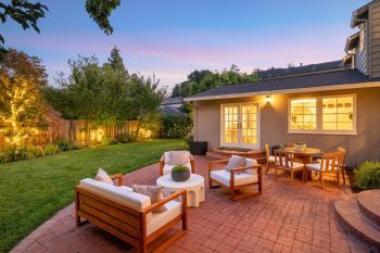 39 El Cerrito Avenue is a 3 bedroom, 2.5 bathroom home in San Mateo.