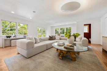 39 El Cerrito Avenue is a 3 bedroom, 2.5 bathroom home in San Mateo.