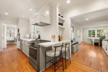 39 El Cerrito Avenue is a 3 bedroom, 2.5 bathroom home in San Mateo.