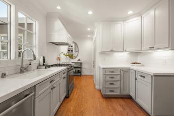 39 El Cerrito Avenue is a 3 bedroom, 2.5 bathroom home in San Mateo.