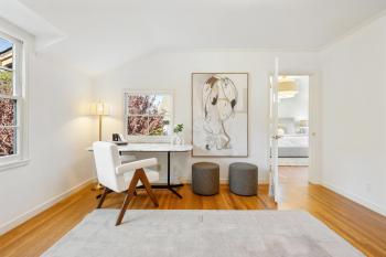 39 El Cerrito Avenue is a 3 bedroom, 2.5 bathroom home in San Mateo.