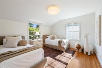 39 El Cerrito Avenue is a 3 bedroom, 2.5 bathroom home in San Mateo.