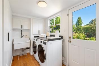 39 El Cerrito Avenue is a 3 bedroom, 2.5 bathroom home in San Mateo.